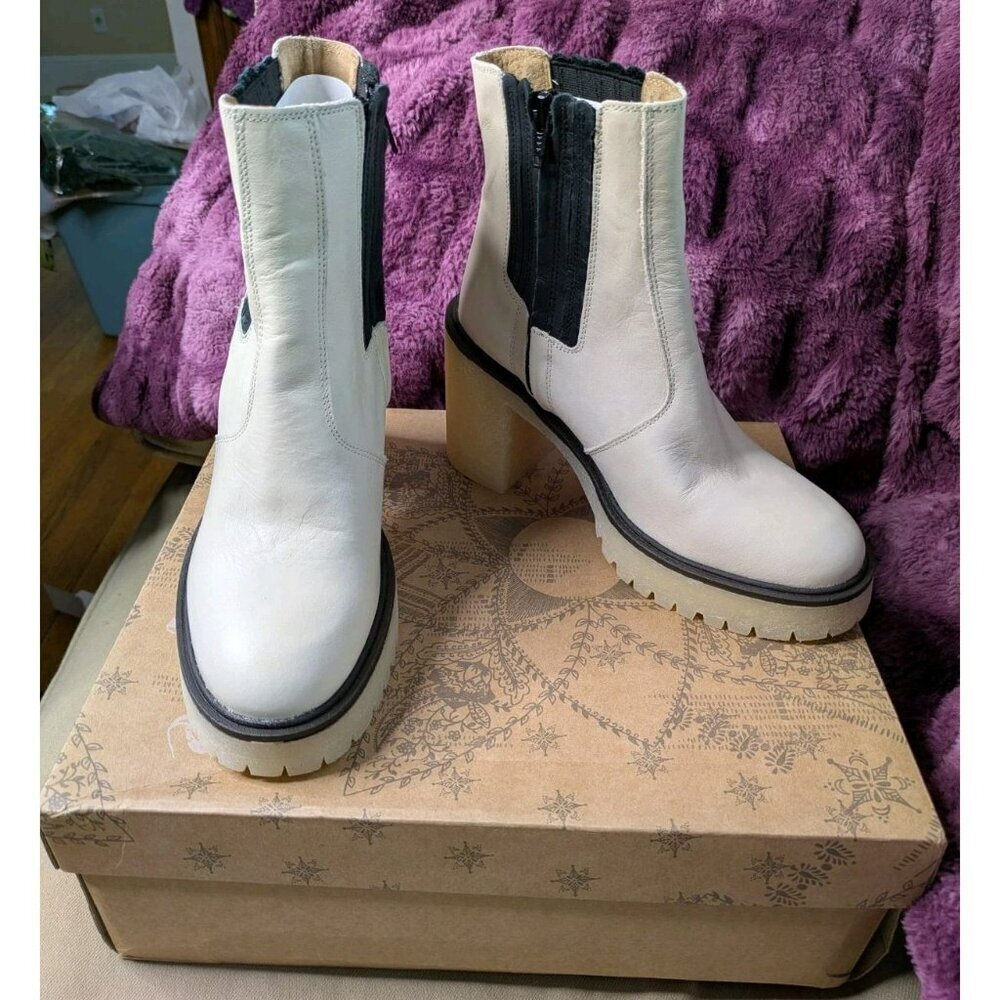 NIB $188 FREE PEOPLE James Chelsea Ankle Boots White Leather Size 6.5-7 / EU 37